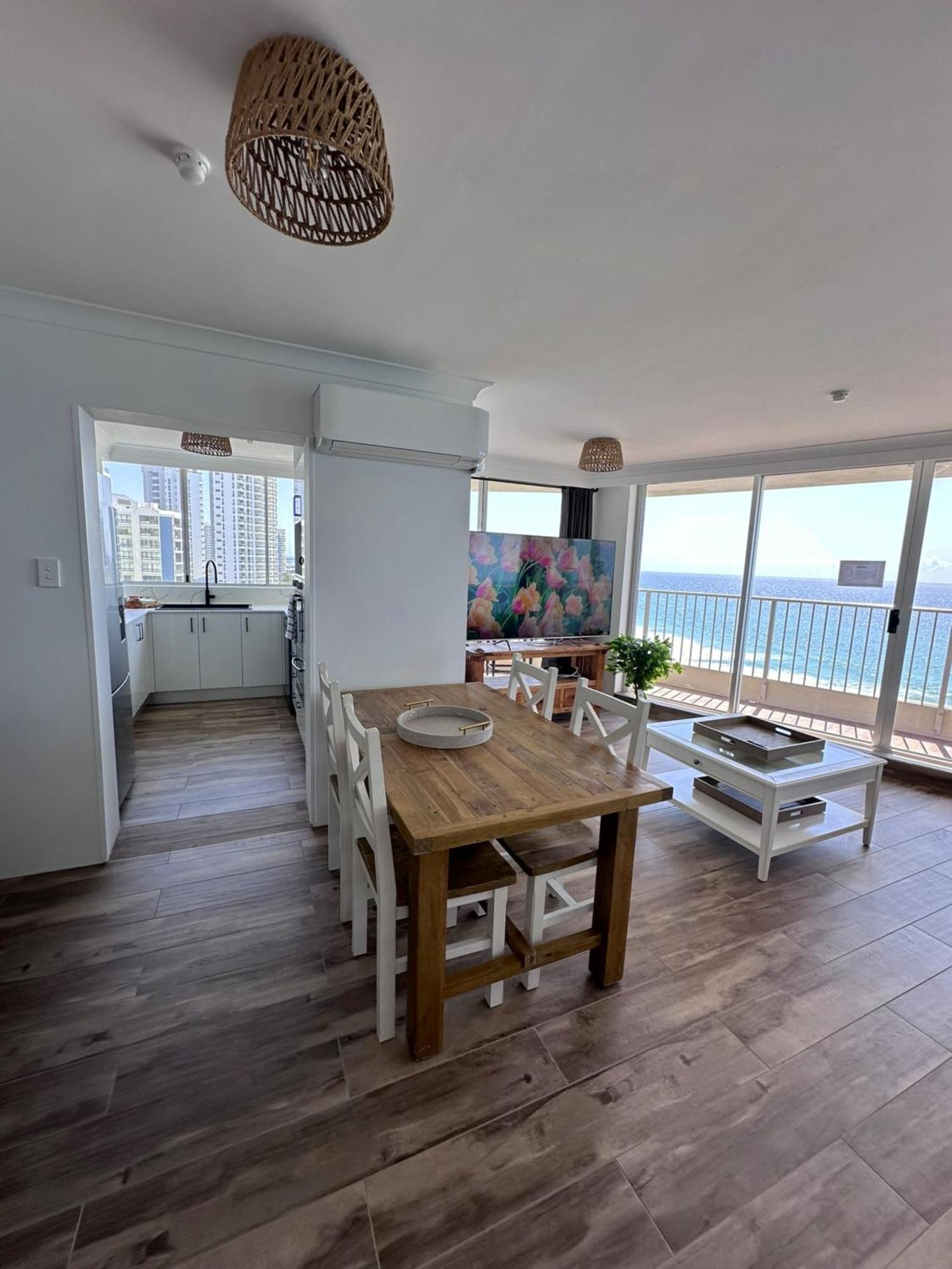Absolutely Stunning! On The Beach !!! Gold Coast Exterior photo